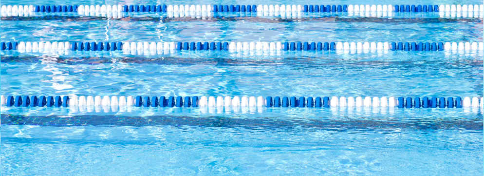 Zwemwater met lange blauw-witte lijnen